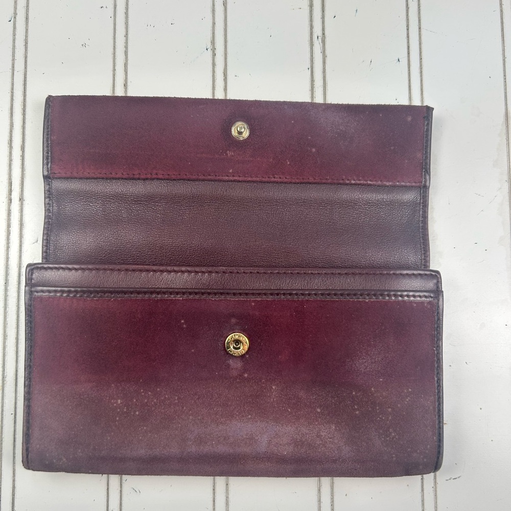 Women's Gucci Burgundy Red Suede Wallet with Gold Hardware - Picture 8 of 10